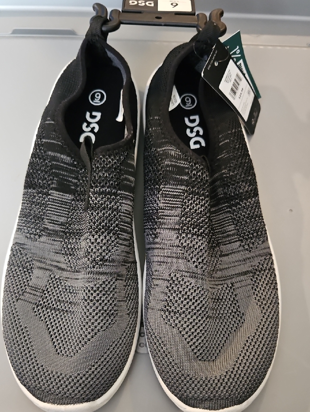 DSG Men's Knit Water Shoes: BLACK/GRAY: NEW WITH TAGS: SIZE 9